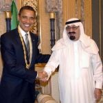 El presidente Barack Obama y el rey de Arabia Saudí, Abdalá bin Abdelaziz, en 2009