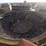 Vista aérea de la plaza de toros de Valencia, donde esta tarde ha dado un mitin el presidente del Gobierno y del PP, Mariano Rajoy, junto al presidente de la Comunidad, Alberto Fabra, y la alcaldesa de la ciudad, Rita Barberá.