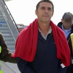 Fotografía facilitada por la Policía Nacional del presunto etarra Juan Jesús Narváez Goñi, alias Pajas, a su llegada a Madrid tras detenido en México