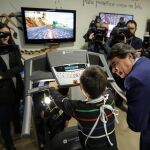 Ignacio González visita en el Hospital Universitario Gregorio