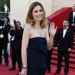 Julie Gayet se desplaza en coche oficial