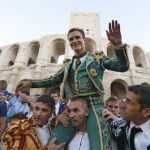 Bautista sale a hombros del Coliseo Romano de Arles
