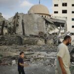 Imagen de la mezquita que ha sido bombardeada hoy por Israel.