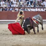 Derechazo de Diego Urdiales en su última aparición en Las Ventas, en la pasada Feria de Otoño