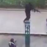 Impactante vídeo del momento en que rematan a un policía