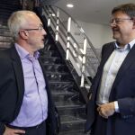 Los candidatos a la Presidencia de la Generalitat del PSPV, Ximo Puig (dcha), y Podemos, Antonio Montiel.