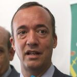 El secretario de Estado de Seguridad, Francisco Martínez, acompañado por el alcalde de la localidad de Armilla, Gerardo Sánchez (i), durante su intervención esta mañana en la inauguración del nuevo cuartel de la Guardia Civil en la población de Armilla (Granada)