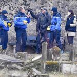Los gendarmes, en el cementerio donde se profanaron tumbas judías