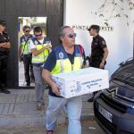 Agentes de la Udef registran una de las empresas implicadas en la trama en Sanlúcar hace dos semanas