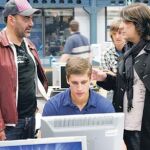 Juan Cruz y José Corbacho junto a Martín Rivas, uno de los protagonistas de un reparto en el que figuran Blanca Suárez y Álex Angulo, entre otros