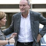 Alberto Fabra junto a la coordinadora general del partido, Isabel Bonig.