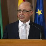 El ministro de Hacienda, Cristóbal Montoro, durante su intervención en el acto institucional de toma de posesión de Susana Díaz como presidenta de la Junta de Andalucía
