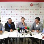 El secretario general del SOMA-FITAG-UGT, José Luis Alperi (c), ha anunciado que la Comisión Ejecutiva del sindicato ha decidido hoy tramitar la expulsión de militancia de su exsecretario general José Ángel Fernández Villa.