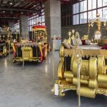 Las tres carrozas de sus Majestades de Oriente que participarán en la Cabalgata de los Reyes Magos de Madrid