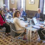 El Consejo de Gobierno de la Junta se reunió ayer sin los tres consejeros de IU, expulsados del Ejecutivo
