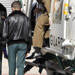 El rey Felipe VI, baja de un helicoptero durante su visita a las dependencias del Servicio Aéreo de la Guardia Civil, en la Base Aérea de Torrejón de Ardoz (Madrid).