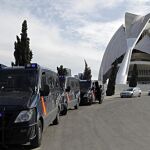 Furgonetas de la Policía en el Palau