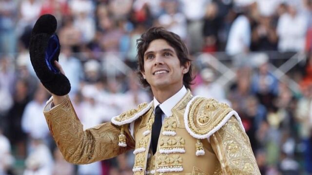 Castella sale a hombros de la plaza de Beziers