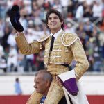 Castella sale a hombros de la plaza de Beziers