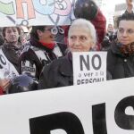 El colectivo ligado a la discapacidad -en la imagen, una reciente protesta del Cermi- rechaza los ajustes laborales y de atención derivados de la crisis económica