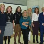 Una exposición para arropar a las madres con dificultades