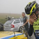 Contador tras sufrir la caída que le hizo abandonar el Tour.
