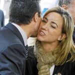 La ministra de Defensa, Carme Chacón, con el secretario general de la OTAN, Anders Fogh Rasmussen, ayer en Bruselas