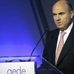 Luis de Guindos, clausura la conferencia Anual de la Asociación de Editores de Diarios Españoles, hoy en Madrid.
