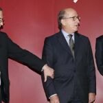 Los presidentes de Telefónica, César Alierta; Repsol, Antonio Brufau, y Bankia, José Ignacio Goirigolzarri, de izda a dcha, antes de participar en una mesa redonda sobre competitividad y crecimiento en España, hoy en el Casino de Madrid
