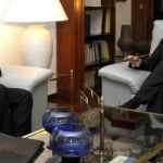 El presidente del Gobierno de Canarias, Paulino Rivero Baute (d), el presidente de Repsol, Antonio Brufau Niubo (i) durante la reunión que han mantenido hoy en la Casa de Canarias en Madrid.