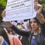 Víctimas del terrorismo se concentraron ayer en las inmediaciones del ayuntamiento de Pamplona