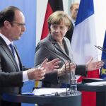 La canciller alemana, Angela Merkel, y el presidente francés François Hollande, durante la rueda de prensa tras su encuentro en la Cancillería federal de Berlín