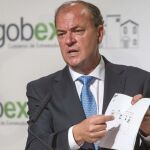 El presidente de Extremadura, José Antonio Monago, durante su comparecencia hoy en la sede de la Presidencia en Mérida