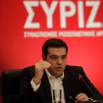 El líder de Syriza, Alexis Tsipras, durante una entrevista con las televisiones griegas.