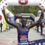 Ezekiel Kiptoo Chebii cruza la meta para repetir victoria en la 38 edición del 'EDP Rock 'n' Roll Madrid Maratón
