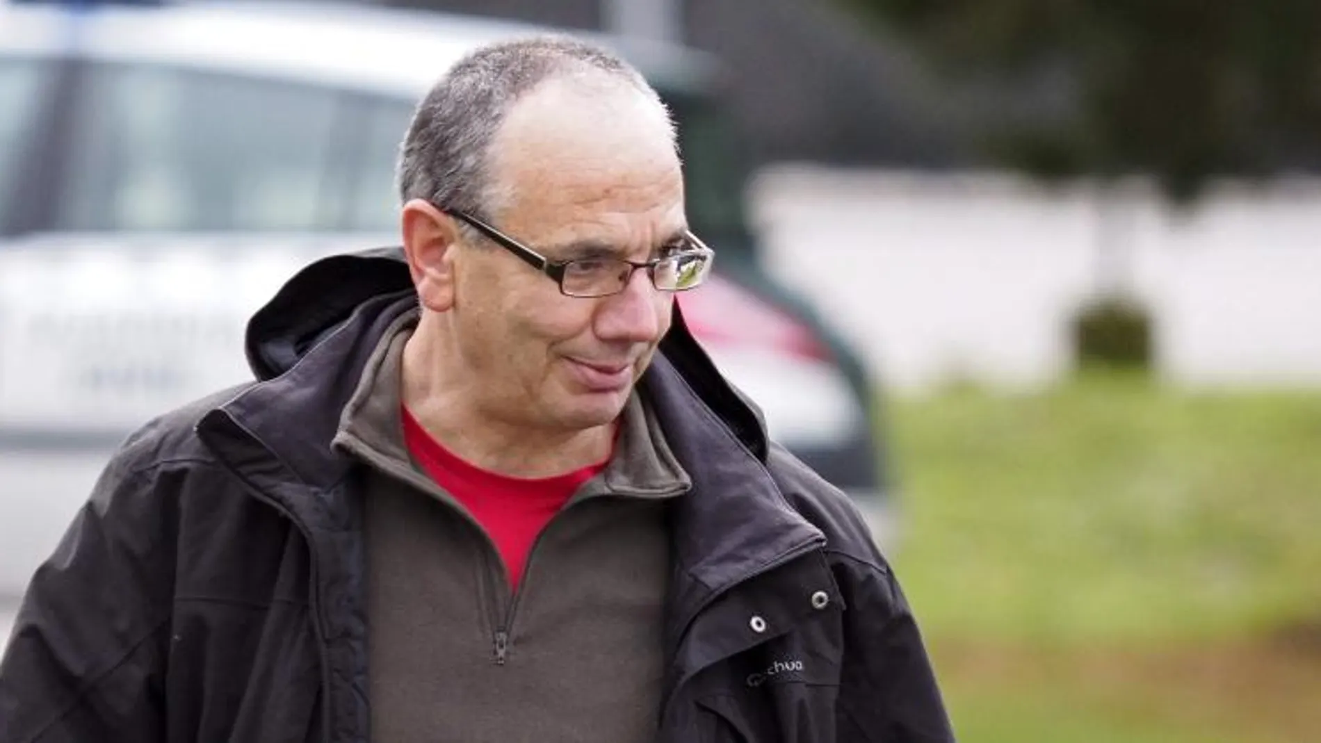 El etarra Alberto Plazaola Anduaga a su salida de esta tarde de la prisión coruñesa de Teixeiro
