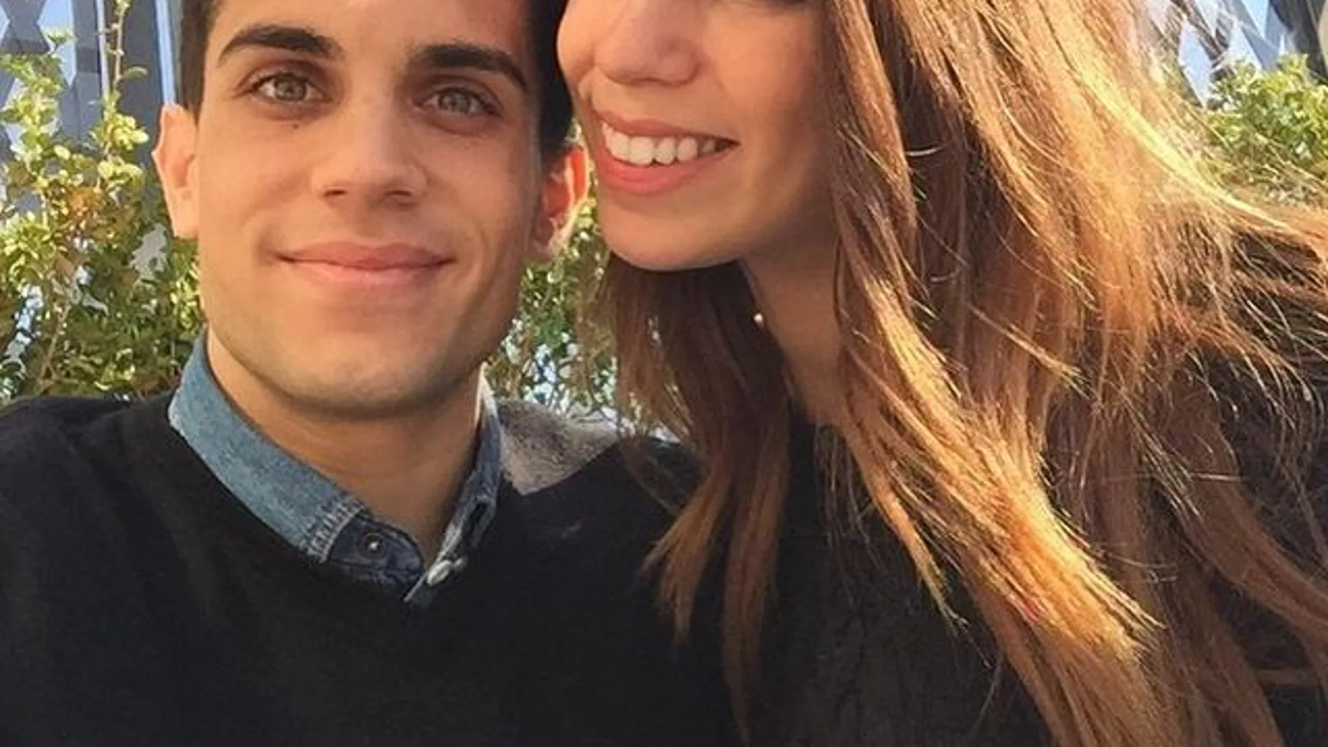 Marc Bartra y Melissa Jiménez