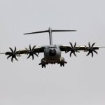 El avión de transporte militar Airbus A400M construido por el fabricante europeo EADS