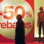 La crisis obliga a los comercios a prescindir de 10.000 empleos