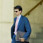 Pablo Ruz, ayer, a la salida de la Audiencia Nacional, tras su primer día de trabajo