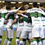 La plantilla del Elche celebra un gol
