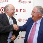 Lamelas y Henríquez, de la Camilo José Cela, tras firmar el acuerdo