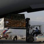 Soldados norteamericanosen el aeropuerto de Katmandú