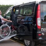 En muchos países europeos, los eurotaxis tienen la rampa de acceso en el lateral