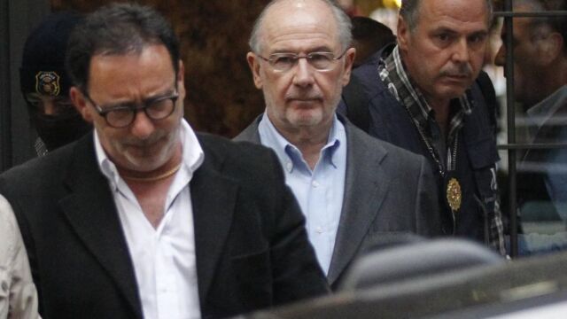 Rodrigo Rato tras el registro de su casa