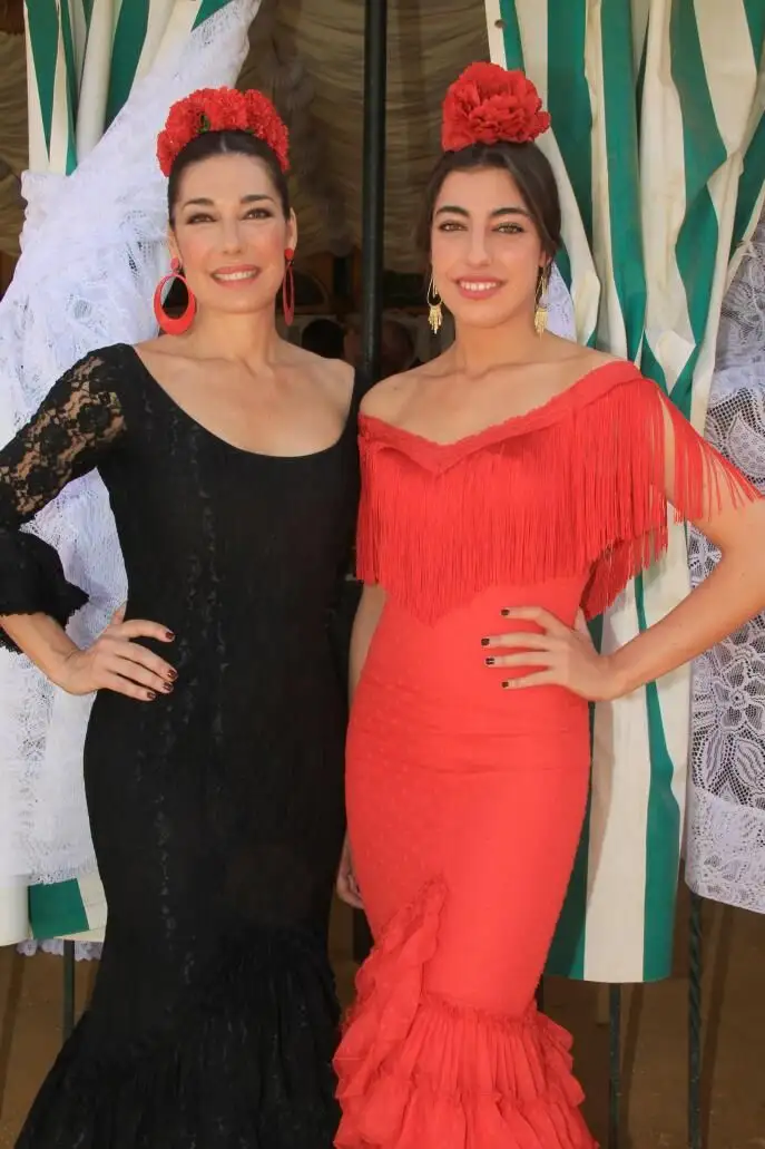 La modelo y ex miss Raquel Revuelta con su hija Claudia Jiménez