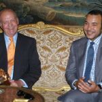 Imagen de archivo del Rey Juan Carlos y el monarca de Marruecos, Mohamed VI (24/07/06)