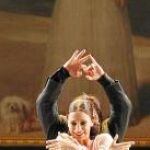 Cecilia Gómez, ayer en un ensayo, con una copia del lienzo de Goya al fondo
