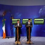El primer ministró irlandés Brian Coweny el ministro de Finanzas Brian Lenihan