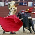 Juan Bautista en un derechazo en Las Ventas